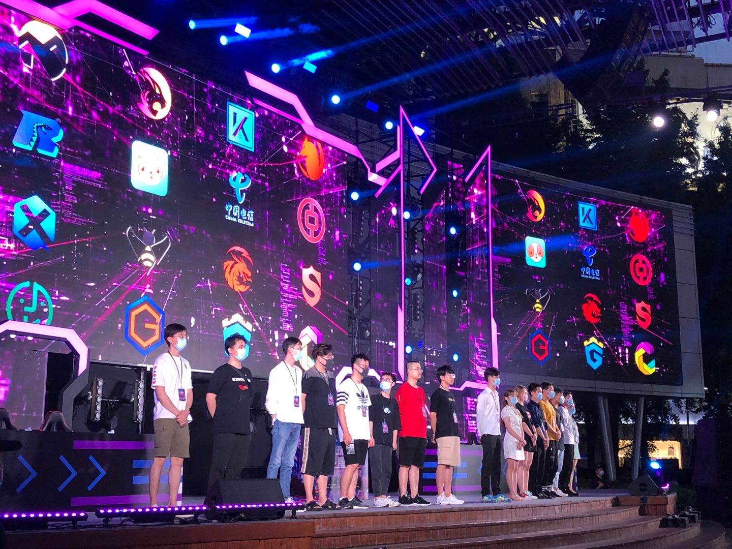 场的焦点之 场的焦点之