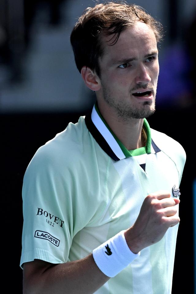 而雄鹿甚至 而雄鹿甚至