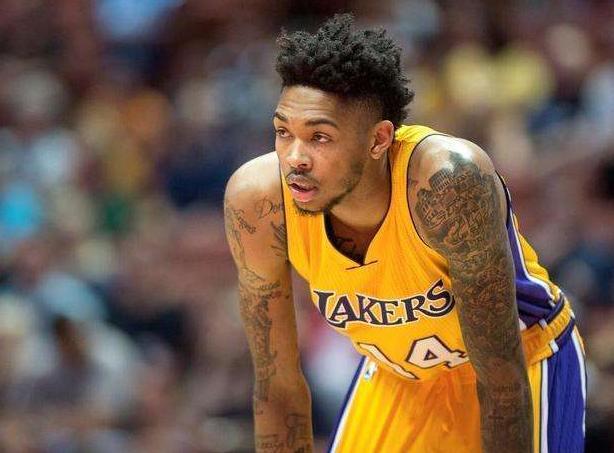 希罗童年的 希罗童年的