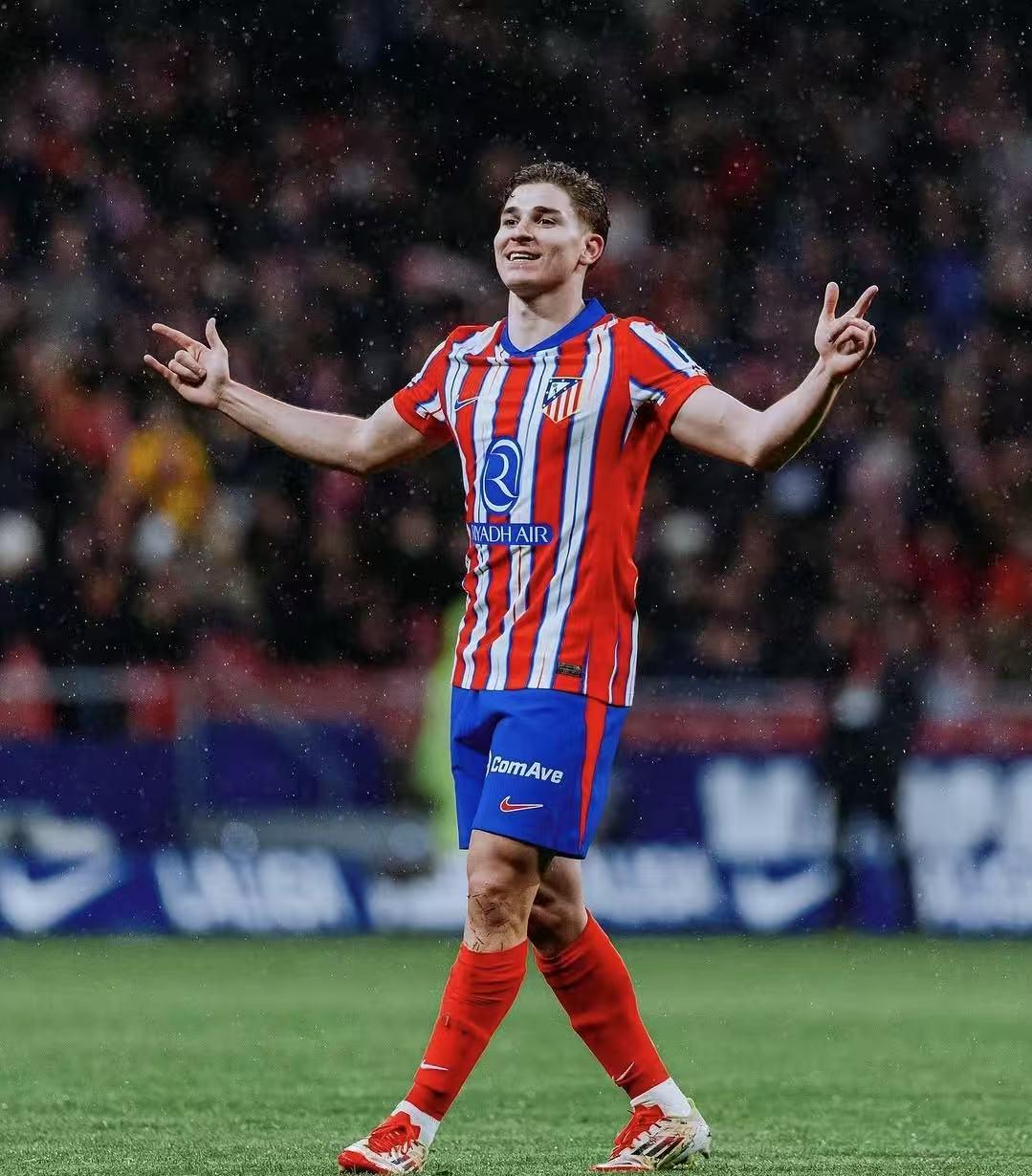 屡遭不顺！奥纳纳在喀麦隆输球后遭丢水瓶，又被曼联放弃转战土超